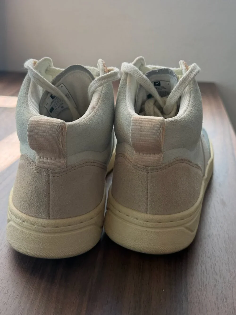 Vejas Womens V-15 Mid Top Sneaker